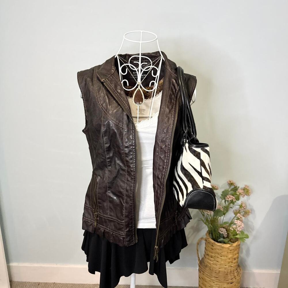 Gorgeous vintage y2k brown faux leather fitted zip-up vest
